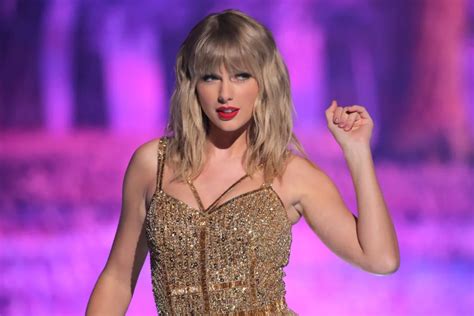 Taylor Swifts Vital Stats Body Measurements, Weight, Height,。